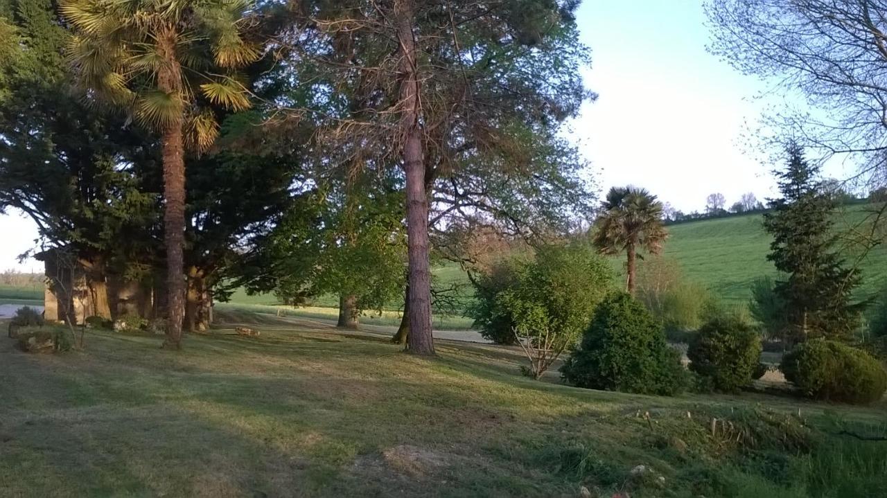 Le Logis Du Pradet Acomodação com café da manhã Moncrabeau Exterior foto