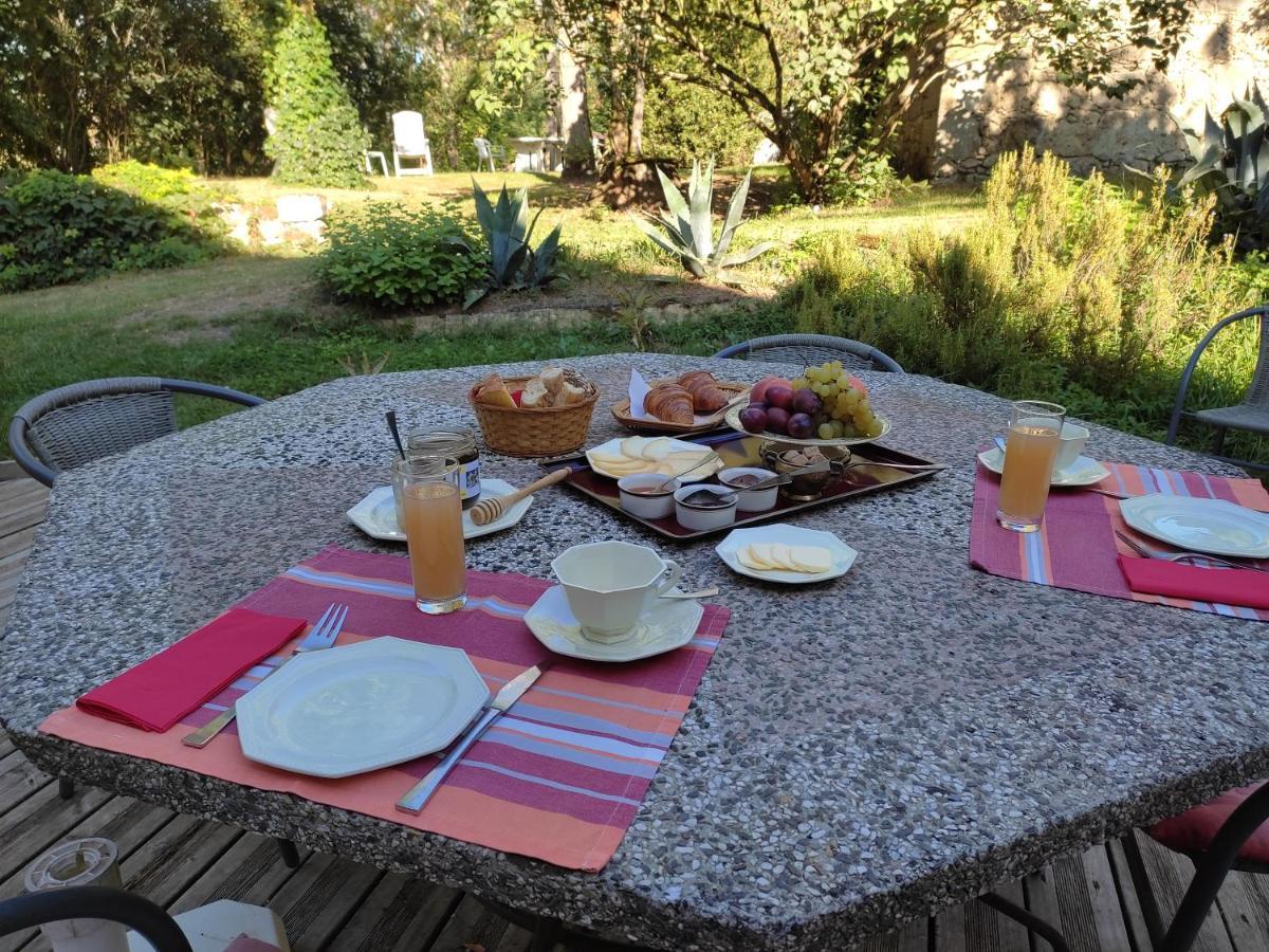Le Logis Du Pradet Acomodação com café da manhã Moncrabeau Exterior foto