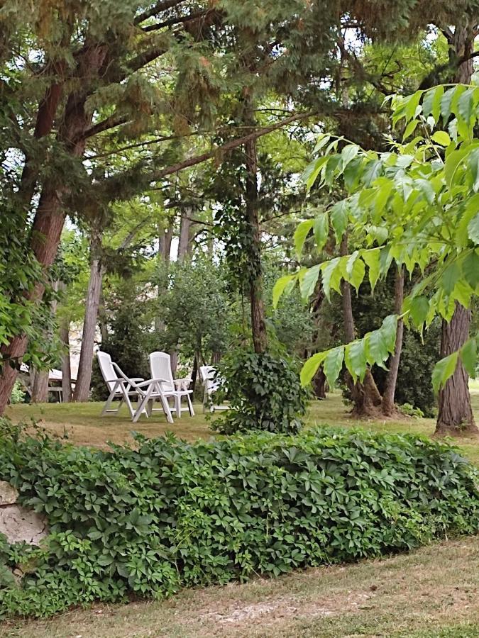 Le Logis Du Pradet Acomodação com café da manhã Moncrabeau Exterior foto